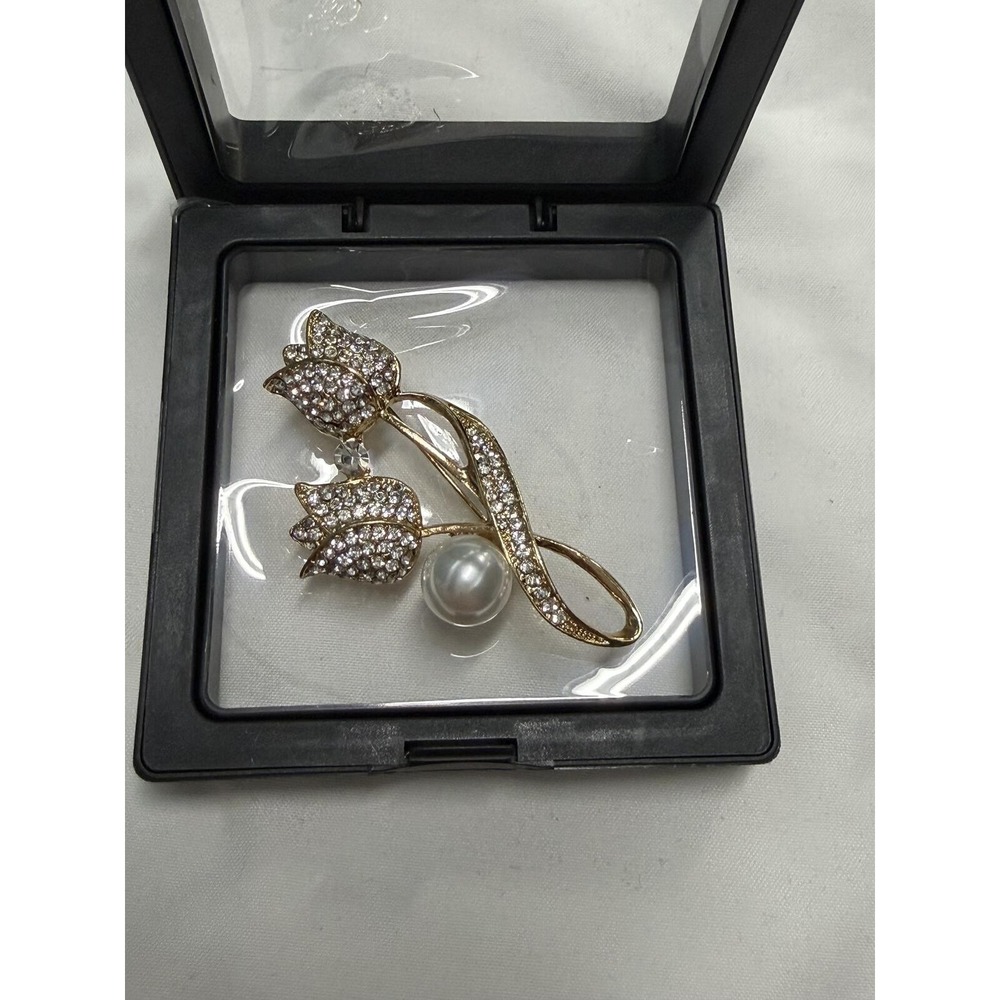 Elegant Gold Tone Rhinestone and Pearl Flower Brooch